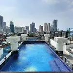 Heroes Hotel